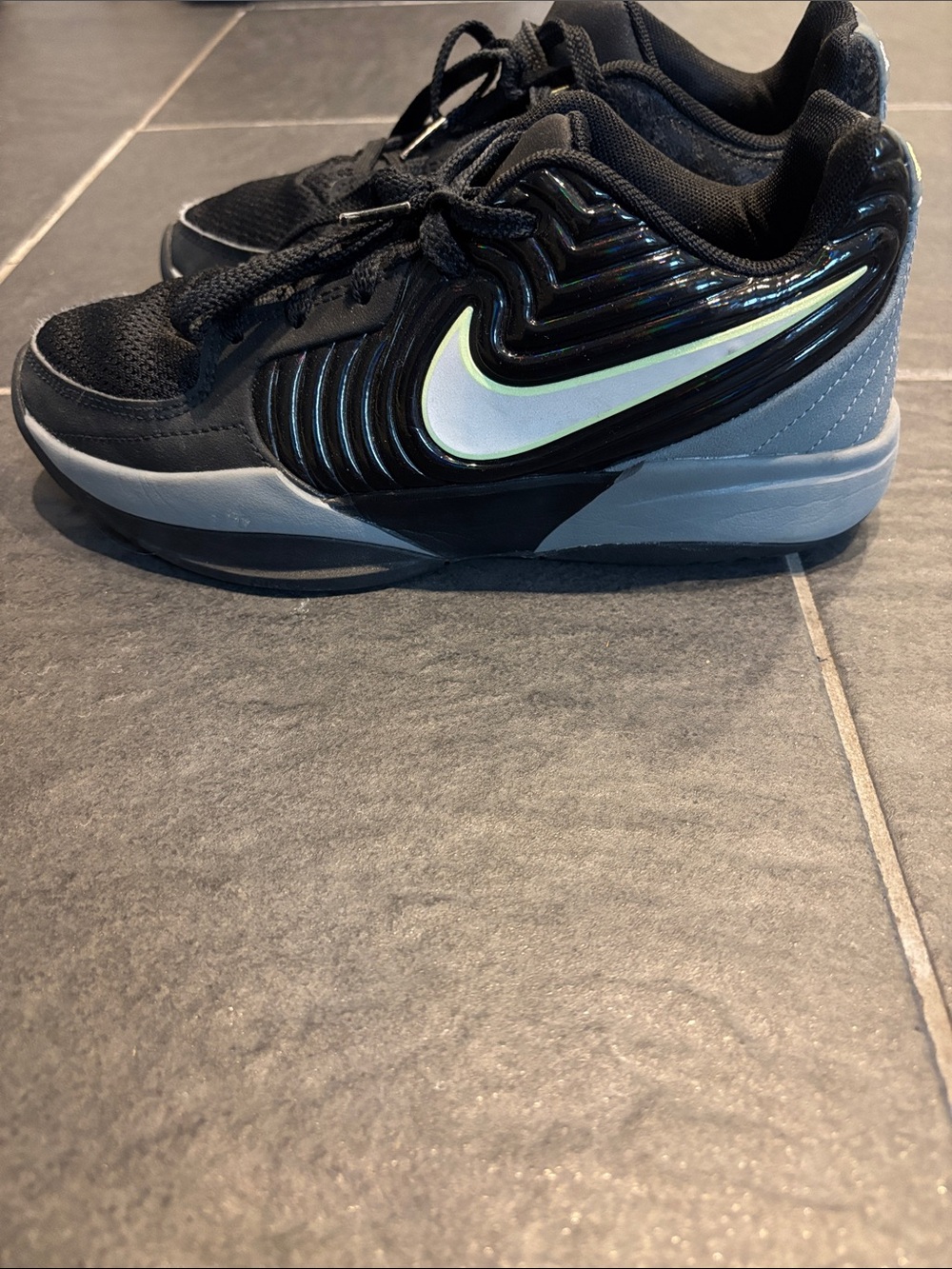 Nike Black & Gray Kids Basketball Sneakers size 4.5Y